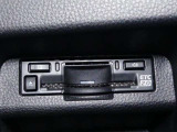 高速道路を賢く使うETC2.0装備です。高速道路とクルマが情報を連携して渋滞の迂回ルートや災害時の適切な誘導をしてくれたりします。