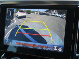 バックモニター付きでガイドラインがモニターに表示され、車庫入れや縦列駐車などの際に役立ちます!