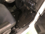 嬉しい純正フロアマット付き♪ 状態も良好です(^^♪