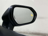 ウインカーミラーにはBSM(ブラインドスポットモニター)を搭載。隣を走る車両が死角に入るとLEDインジケーターを点灯。また、ウィンカーを出すとインジケーターも光って点滅!注意を促してくれます