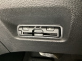 ハンドルの左下にETCがついています。高速道路の料金所の通過も楽々です。 カードの取り出しもしやすい場所についています。
