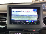 バックも安心のバックカメラ付いています。バックカメラがあると、いつでも安全にバックできますね。死角も減ります。