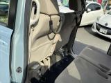車いすの方ようにグリップもしっかりついてます。4人乗車モードでも使えます。