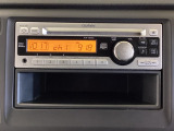 純正CDチューナーにはAUX入力端子がついてますので外部入力から音楽などを楽しめます。その下には1DIN分の小物入れがついています。CDケースなどを入れるのに便利です。