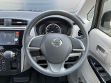 周囲が広く見わたせて運転しやすく室内も広々★