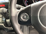 ステアリングにオーディオ操作スイッチが付いています。オーディオ画面に直接タッチしなくても操作が出来ますので、運転に集中できます。