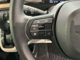 ステアリングにオーディオ操作スイッチが付いています。オーディオ画面に直接タッチしなくても操作が出来ますので、運転に集中できます。