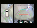 パノラミックビューモニター付きです。車両を上から見たような映像をディスプレイオーディオ画面に表示。運転席からの目視だけでは見にくい、車両周辺の状況をリアルタイムでしっかり確認できます。