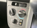 寒い冬も暑い夏も全席に快適な空調を届けてくれる、ダイヤル式エアコンを装備♪