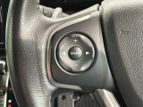 ステアリングにオーディオ操作スイッチが付いています。オーディオ画面に直接タッチしなくても操作が出来ますので、運転に集中できます。
