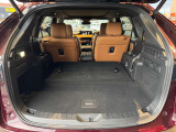 サードシートを倒すと余裕のあるに荷室量です。