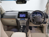 オシャレなインテリアで運転する気分も盛り上がりますよね^^