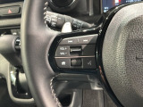 ステアリングにオーディオ操作スイッチが付いています。オーディオ画面に直接タッチしなくても操作が出来ますので、運転に集中できます。