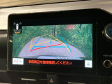 【バックカメラ】駐車時に後方がリアルタイム映像で確認できます。大型商業施設や立体駐車場での駐車時や、夜間のバック時に大活躍!運転スキルに関わらず、今や必須となった装備のひとつです!