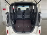 後部座席をたたむとこんなに広いスペースが!