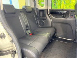 後部座席も気になるようなキズ・汚れやへたり等、大きなダメージはなく、良好な状態です。
