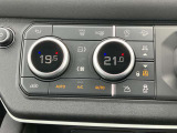 【デュアルオートエアコン】大きなダイヤルで温度調節が可能でございます!手元も見なくてもわかりやすくなっており、運転にも集中できます!