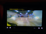 【リアカメラ】ギアをバックに入れていただくと自動的にモニターが切り替ります。ガイドライン付で距離感もつかめて車庫入れも安心!目視確認も必ずお願い致します。