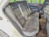 後部座席も気になるようなキズ・汚れやへたり等、大きなダメージはなく、良好な状態です。