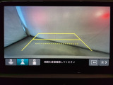 バックでの車庫入れも安心です! リアカメラが付いているバックモニター付のナビを装備しております。操作線もついており距離感も画面から確認できます。
