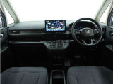 ◆視界広々で非常に運転しやすくロングドライブでも疲れを感じさせないすっきりとまとまったインパネ周りです。