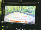 【バックカメラ】駐車時に後方がリアルタイム映像で確認できます。大型商業施設や立体駐車場での駐車時や、夜間のバック時に大活躍!運転スキルに関わらず、今や必須となった装備のひとつです!