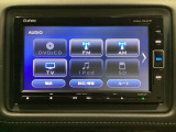 ナビゲーションはフルセグTV対応のGathers純正メモリーナビを搭載しています。Bluetoothオーディオ機能がありますので、スマートフォンなどの音楽も再生できます。