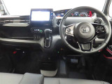 ぜひ展示車の運転席に座ってみてください。