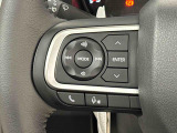 ナビゲーションやオーディオなどを取り付けた場合にはその操作がハンドルの手元でできるステアリングスイッチが付いてます