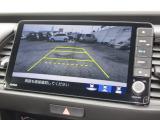 バックをするとき自動でリアの様子が映る『リアカメラ』付き! ナビ画面で確認しながらバックができますから安心ですね。でも、目視も大切ですよ!安全第一でお願いします!