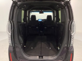 リアシートを倒すと、ラゲッジスペースを広くお使いいただけます!
