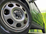 【純正15インチアルミホイール】外観にマッチした純正アルミホイールを装着しております。各種社外アルミホイールや、スタッドレスタイヤも取扱いしております。是非ご相談ください♪