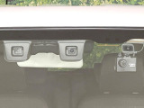 【スズキ セーフティサポート】走行中に前方の車両等を認識し、衝突しそうな時は警報とブレーキで衝突回避と被害軽減をアシスト。より安全にドライブをお楽しみいただけます。