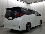 広々とした車内空間に優れた燃費性能。更にデザインも上質で人気のお車です!