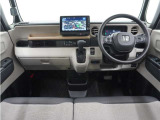 ◆視界広々で非常に運転しやすくロングドライブでも疲れを感じさせないすっきりとまとまったインパネ周りです。