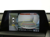 パノラミックビューモニター付きです。車両を上から見たような映像を画面に表示。運転席からの目視だけでは見にくい、車両周辺の状況をリアルタイムでしっかり確認できます。