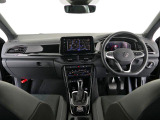 シンプルなデザインで視認性の高いインパネです。スイッチ類も大きく運転しながらの操作性も高い造りとなっています。