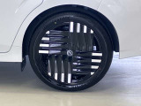 純正のアルミホイールで外観もかっこよく、燃費向上にも一役かっていますよ