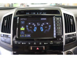 エアコンは4ZONE設定で、運転席と助手席、そして後部座席で個別の温度設定が出来ます。場所や個人の体感による温度差が解消でき、それぞれが快適に過ごせます。。