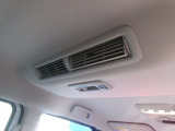 リアシーリングファン装備!ルーフに取り付けたファンで、風を後席にも送風!効率的に循環させることで、室内温度を均一に保ちますので、快適に過ごせます♪