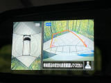 【アラウンドビューモニター】専用のカメラにより、上から見下ろしたような視点で360度クルマの周囲を確認することができます☆死角部分も確認しやすく、狭い場所での切り返しや駐車もスムーズに行えます。