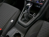 トランスミッションはDSGです。切れ間なくスムーズにシフトチェンジします。マニュアルモード付ですのでお好きなタイミングシフトチェンジできドライブが楽しくなります。