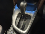 【フロアシフト】直感的な操作性や手に取りやすいレバー位置が特徴です。