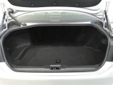 開口部の広いラッゲージスペース。スーツケースや旅行カバン、ゴルフバックなどの荷物も楽々積み込めます。