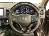 ハンドルにHondaセンシング系のクルーズコントロールやレーンキープアシストなどのスイッチと、オーディオの操作スイッチが装備されています。ハンドルから手を離さず安全に操作できます。