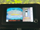 【パノラミックビューモニター】専用のカメラにより、上から見下ろしたような視点で360度クルマの周囲を確認することができます☆死角部分も確認しやすく、狭い場所での切り返しや駐車もスムーズに行えます。