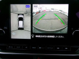 アラウンドビューモニター。空の上から見下ろすような視点でスムース駐車。