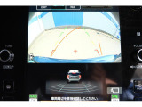 バックギアに入れるとバックカメラの映像がナビに映ります。障害物までの距離もわかりやすいです。
