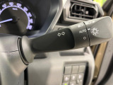 【オートライト】周りの明るさに応じて自動でヘッドライトの点灯・消灯ができる機能です!ライトの付け忘れ・消し忘れなどが無くなり、雨の日や夕方の走行も安心!トンネル通過時も便利ですね♪