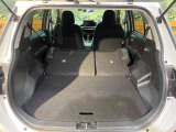 後席を格納すると、これだけの広さが!シーンに合わせたシートアレンジで、大きな荷物も積むことが出来ます♪